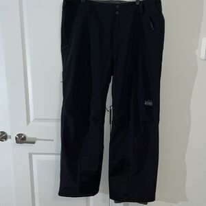 Black women’s REI Peak2L performance insulated ski winter waterproof snowboard